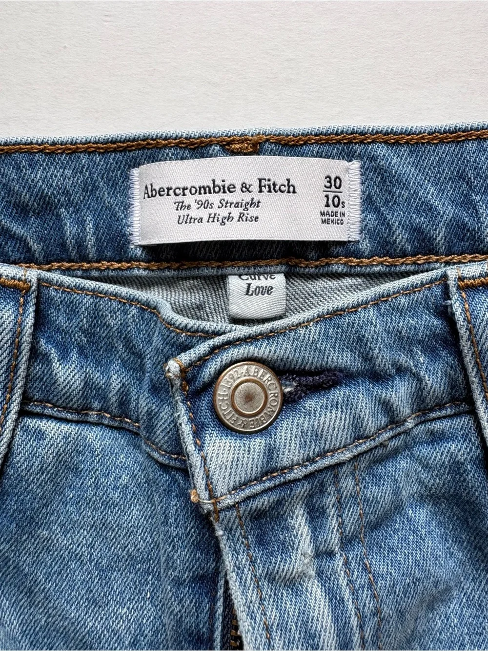 Abercrombie Curve Love '90s Straight Jeans 30 10S - Picture 2 of 7